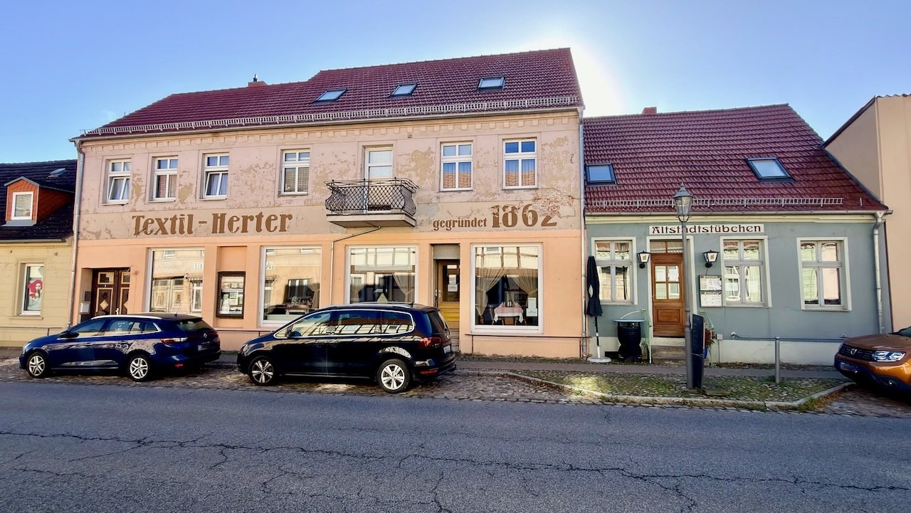 Mehrfamilienhaus mit Gewerbeeinheit voll vermietet